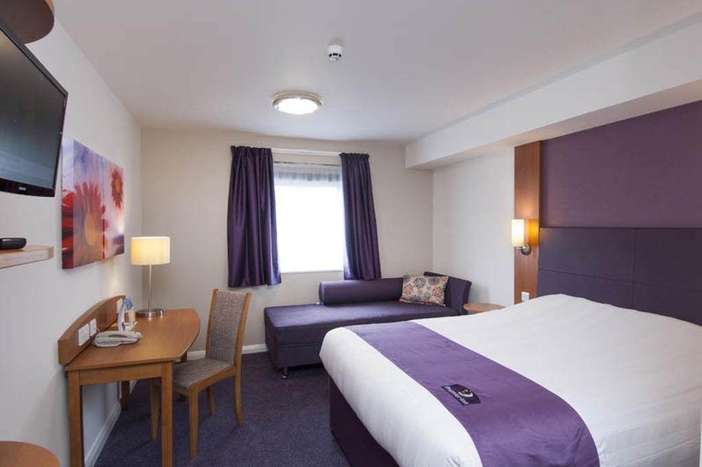 Premier Inn Sheffield Arena Номер фото