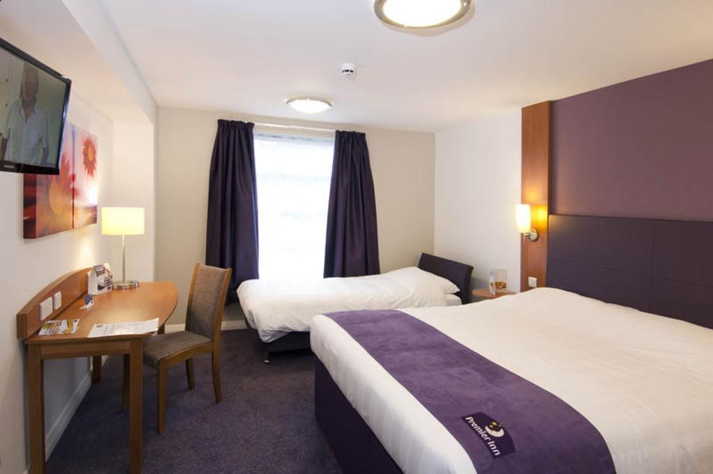 Premier Inn Sheffield Arena Номер фото