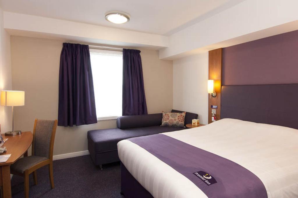 Premier Inn Sheffield Arena Номер фото