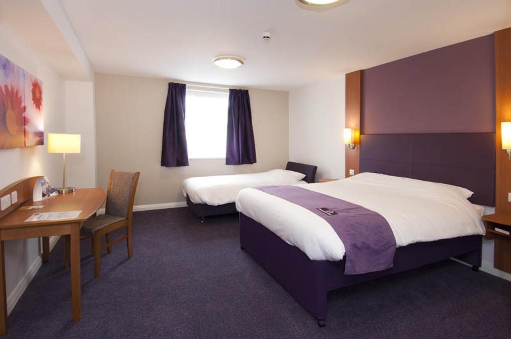 Premier Inn Sheffield Arena Номер фото