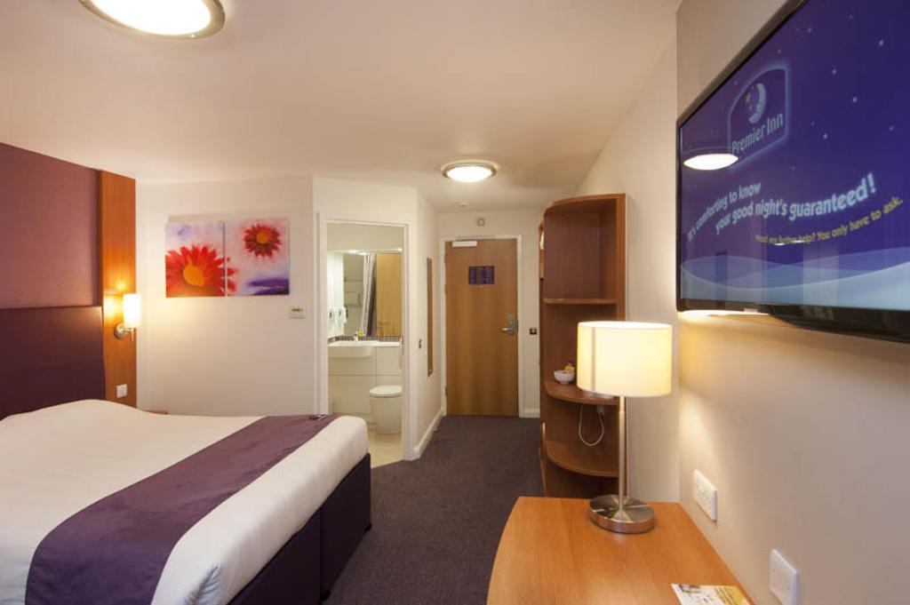 Premier Inn Sheffield Arena Экстерьер фото
